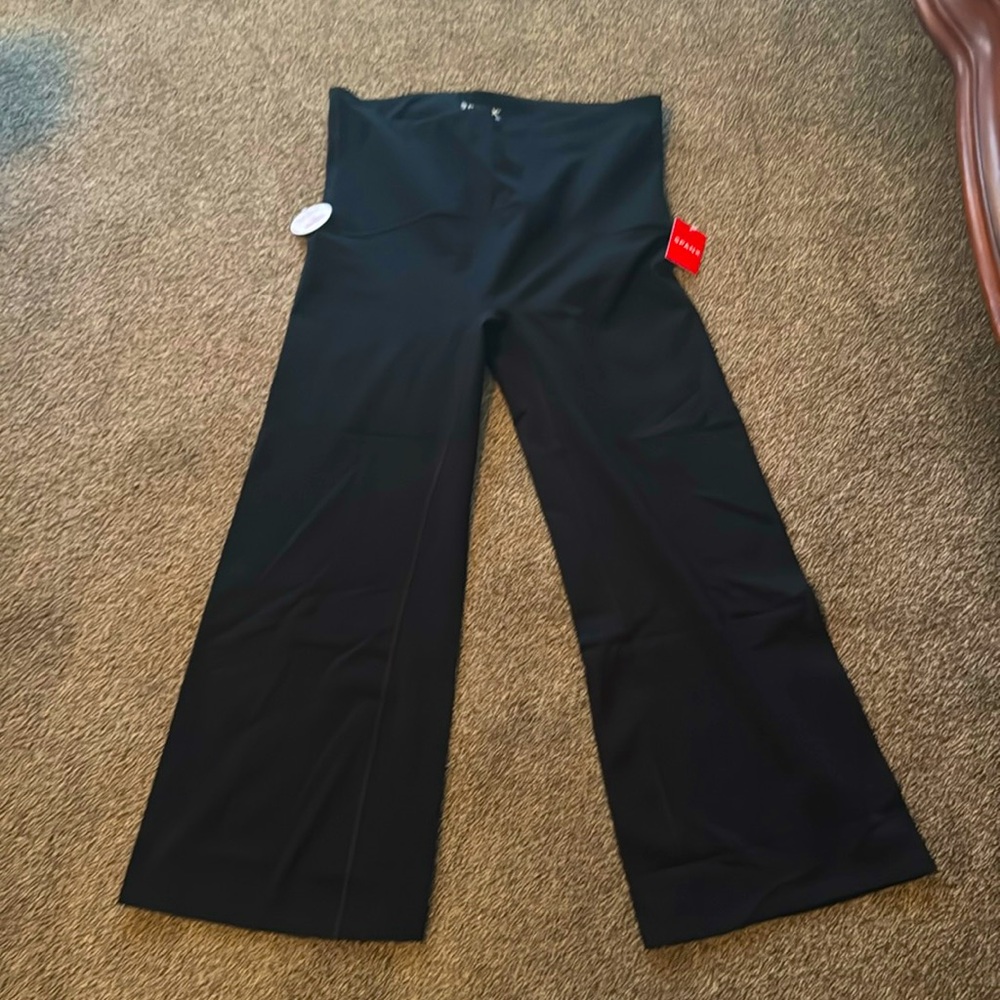 NWT Spanx booty boost active ankle flare